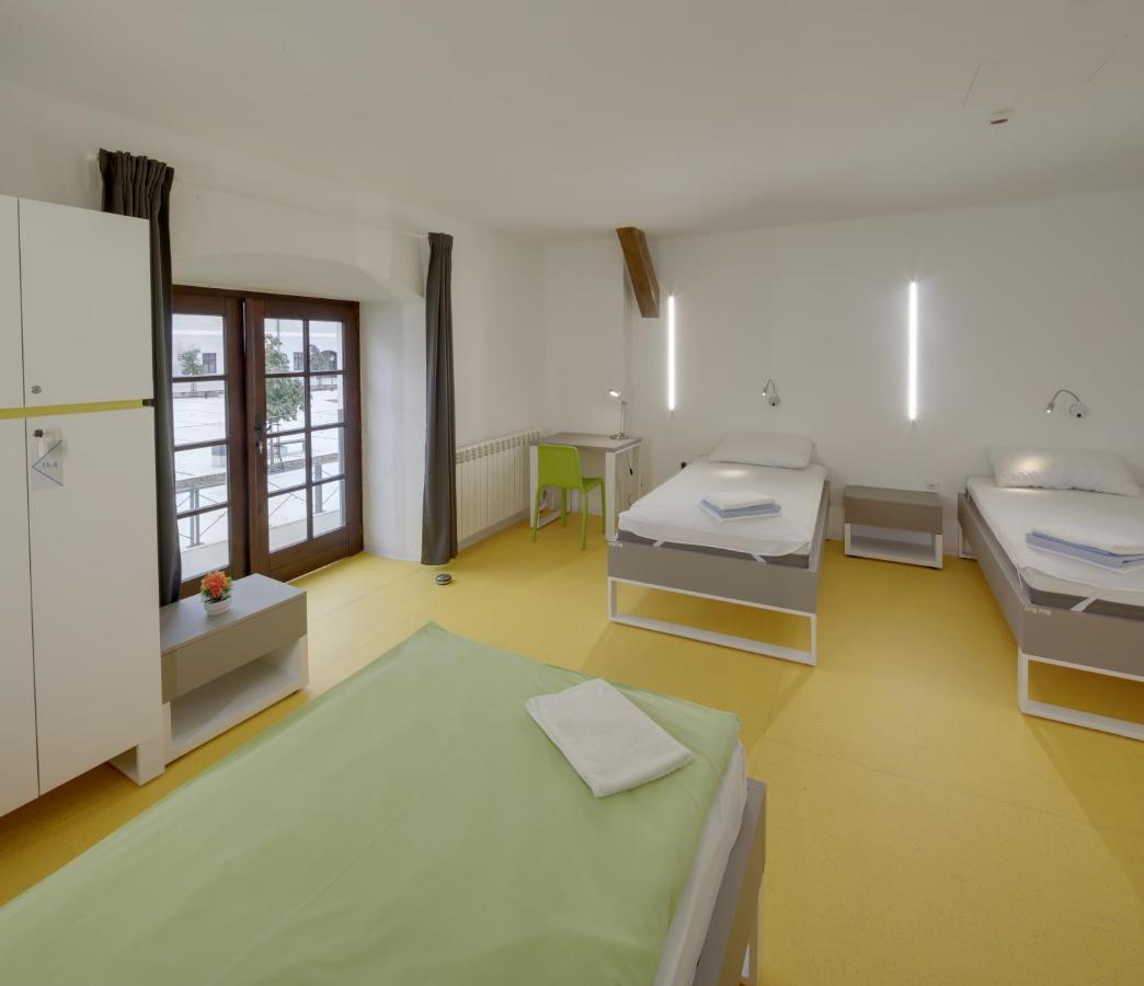 Hi Hostel Stara Pekara Осиек Экстерьер фото
