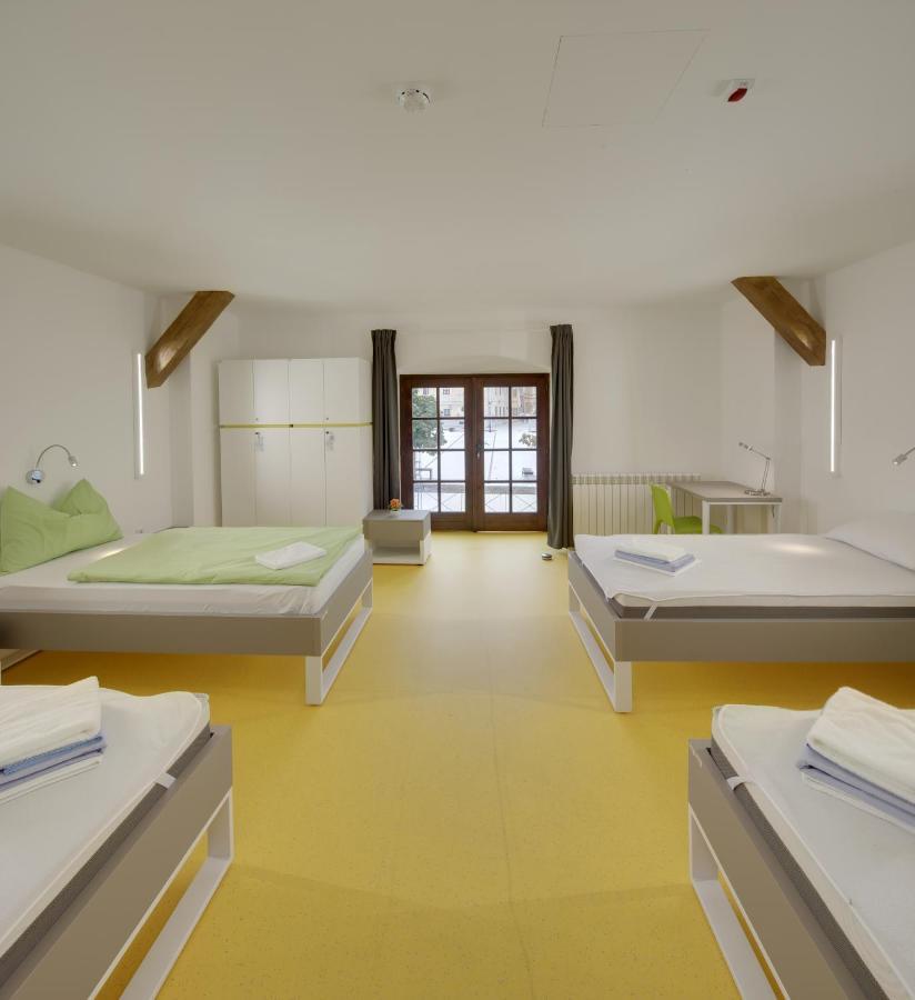 Hi Hostel Stara Pekara Осиек Экстерьер фото